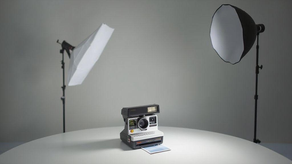 using-external-lighting-with-modern-polaroid-cameras-a-studio-setup-guide